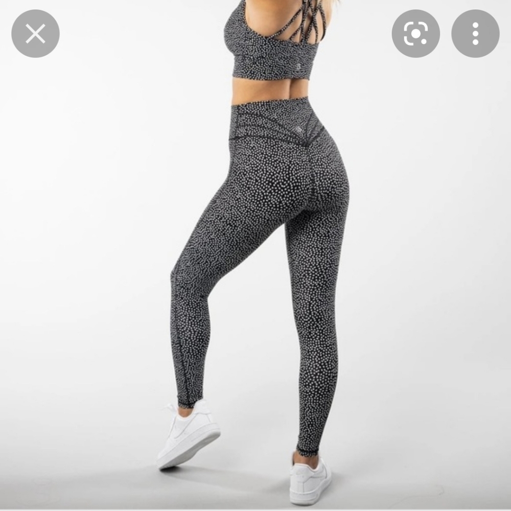 Buffbunny legacy leggings bossy print